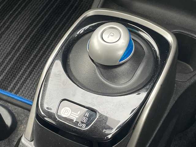 日産 ノート e－パワー X 茨城県 2019(平31)年 8.2万km パール 純正ナビ/（FM/AM/BT/フルセグ） /アラウンドビューモニター /デジタルインナーミラー /スマートキー /プッシュスタート /衝突軽減ブレーキ /LEDヘッドライト /コーナーセンサー /純正フロアマット /ETC/オートライト