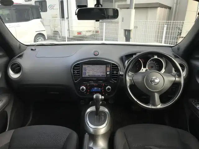 日産 ジューク 15RX タイプV 栃木県 2012(平24)年 8.4万km ホワイトパール 株)IDOMが運営する【じしゃロン小山店】の自社ローン専用車両になります。こちらは現金またはオートローンご利用時の価格です。自社ローンご希望の方は別途その旨お申付け下さい//禁煙車/純正ワンセグナビ/（CD/DVD/AM/FMラジオ）/スマートキー/プッシュスタート/バックカメラ/ＥＴＣ/電動格納ドアミラー/パワーウインドウ/防眩ミラー/オートライト