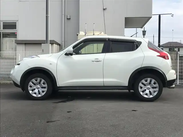 日産 ジューク 15RX タイプV 栃木県 2012(平24)年 8.4万km ホワイトパール 株)IDOMが運営する【じしゃロン小山店】の自社ローン専用車両になります。こちらは現金またはオートローンご利用時の価格です。自社ローンご希望の方は別途その旨お申付け下さい//禁煙車/純正ワンセグナビ/（CD/DVD/AM/FMラジオ）/スマートキー/プッシュスタート/バックカメラ/ＥＴＣ/電動格納ドアミラー/パワーウインドウ/防眩ミラー/オートライト