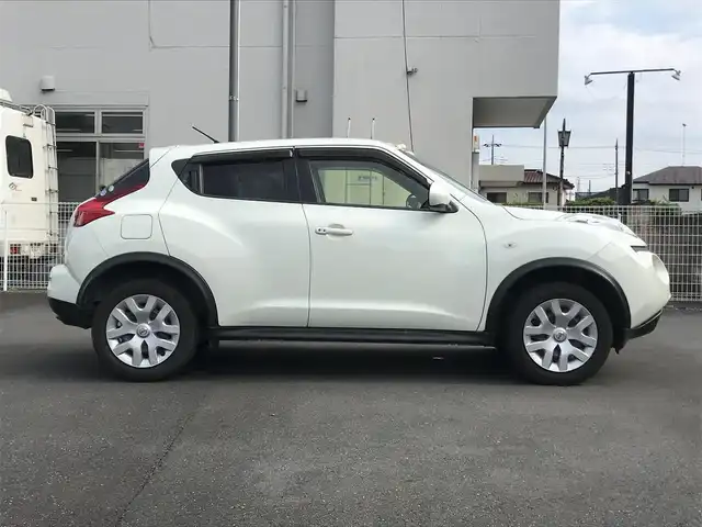 日産 ジューク 15RX タイプV 栃木県 2012(平24)年 8.4万km ホワイトパール 株)IDOMが運営する【じしゃロン小山店】の自社ローン専用車両になります。こちらは現金またはオートローンご利用時の価格です。自社ローンご希望の方は別途その旨お申付け下さい//禁煙車/純正ワンセグナビ/（CD/DVD/AM/FMラジオ）/スマートキー/プッシュスタート/バックカメラ/ＥＴＣ/電動格納ドアミラー/パワーウインドウ/防眩ミラー/オートライト