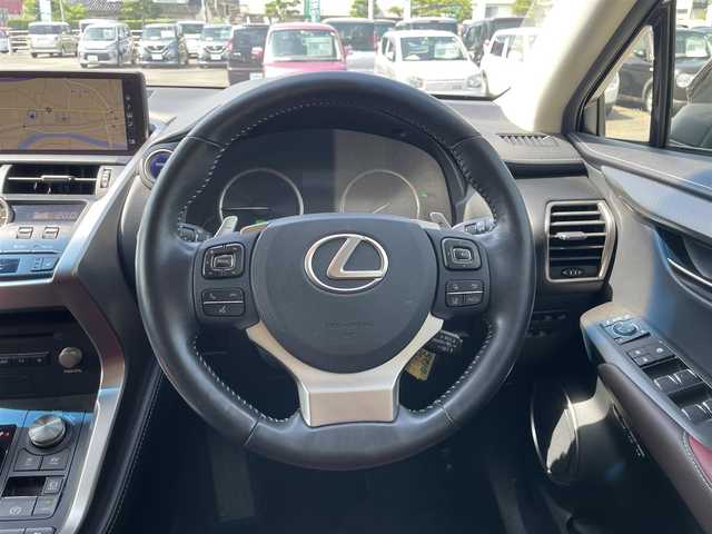 レクサス ＮＸ 300h Iパッケージ 岡山県 2018(平30)年 4.7万km グラファイトブラックガラスフレーク 純正10.3インチワイドディスプレイナビ/フルセグTV、CD、DVD、Blu-ray/AM、FM、Bluetooth/全方位カメラ/パノラマルーフ/ブラインドスポットモニター/前席シートヒーター/ステアリングヒーター/3眼LEDヘッドライト/パーキングサポートブレーキ/電動パーキングブレーキ/ブレーキホールド/レクサスセーフティシステム＋/・プリクラッシュセーフティシステム/・レーンディパーチャーアラート/・オートマチックハイビーム/・アダブティブハイビームシステム/・レーダークルーズコントール/L-TEXシート/パワーバックドア