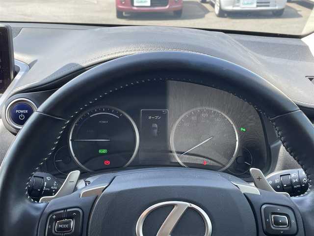 レクサス ＮＸ 300h Iパッケージ 岡山県 2018(平30)年 4.7万km グラファイトブラックガラスフレーク 純正10.3インチワイドディスプレイナビ/フルセグTV、CD、DVD、Blu-ray/AM、FM、Bluetooth/全方位カメラ/パノラマルーフ/ブラインドスポットモニター/前席シートヒーター/ステアリングヒーター/3眼LEDヘッドライト/パーキングサポートブレーキ/電動パーキングブレーキ/ブレーキホールド/レクサスセーフティシステム＋/・プリクラッシュセーフティシステム/・レーンディパーチャーアラート/・オートマチックハイビーム/・アダブティブハイビームシステム/・レーダークルーズコントール/L-TEXシート/パワーバックドア