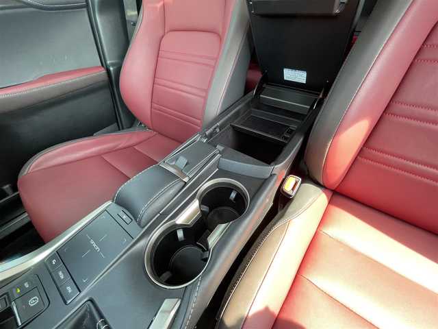 レクサス ＮＸ 300h Iパッケージ 岡山県 2018(平30)年 4.7万km グラファイトブラックガラスフレーク 純正10.3インチワイドディスプレイナビ/フルセグTV、CD、DVD、Blu-ray/AM、FM、Bluetooth/全方位カメラ/パノラマルーフ/ブラインドスポットモニター/前席シートヒーター/ステアリングヒーター/3眼LEDヘッドライト/パーキングサポートブレーキ/電動パーキングブレーキ/ブレーキホールド/レクサスセーフティシステム＋/・プリクラッシュセーフティシステム/・レーンディパーチャーアラート/・オートマチックハイビーム/・アダブティブハイビームシステム/・レーダークルーズコントール/L-TEXシート/パワーバックドア