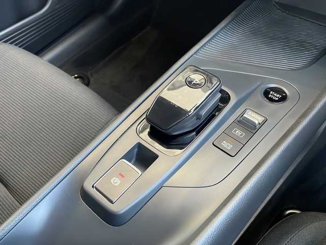 日産 ノート S 愛知県 2022(令4)年 4万km ガーネットレッド 衝突軽減システム/SDナビ/CD DVD/Bluetooth/コーナーセンサー/LEDヘッドライト/ETC/スマートキー
