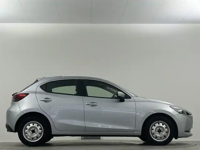 マツダ マツダ２ 15S 埼玉県 2020(令2)年 3.9万km ソニックシルバーM スマートシティブレーキサポート　レーンキープアシスト　横滑り防止装置　ＬＥＤヘッドライト　純正ディスプレイ　Bluetooth　USB AUX　スマートキー　プッシュスタート　