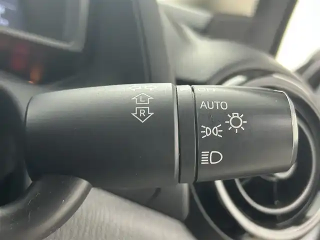 マツダ マツダ２ 15S 埼玉県 2020(令2)年 3.9万km ソニックシルバーM スマートシティブレーキサポート　レーンキープアシスト　横滑り防止装置　ＬＥＤヘッドライト　純正ディスプレイ　Bluetooth　USB AUX　スマートキー　プッシュスタート　