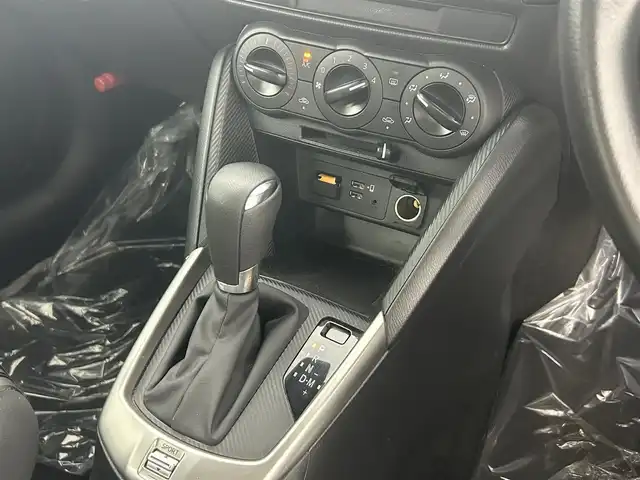 マツダ マツダ２ 15S 埼玉県 2020(令2)年 3.9万km ソニックシルバーM スマートシティブレーキサポート　レーンキープアシスト　横滑り防止装置　ＬＥＤヘッドライト　純正ディスプレイ　Bluetooth　USB AUX　スマートキー　プッシュスタート　