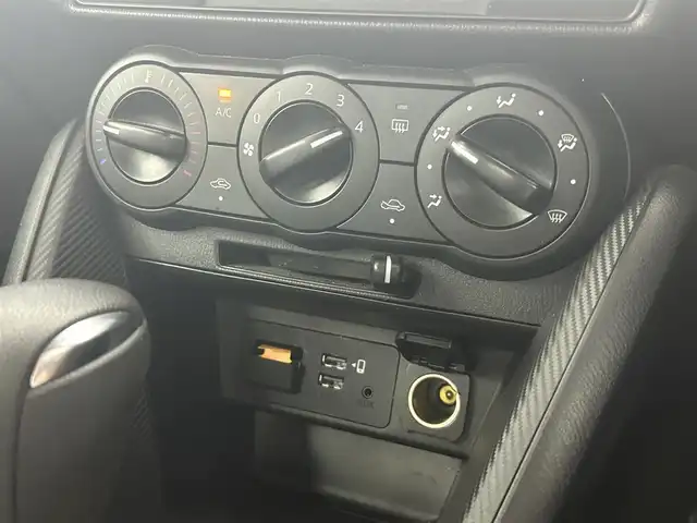 マツダ マツダ２ 15S 埼玉県 2020(令2)年 3.9万km ソニックシルバーM スマートシティブレーキサポート　レーンキープアシスト　横滑り防止装置　ＬＥＤヘッドライト　純正ディスプレイ　Bluetooth　USB AUX　スマートキー　プッシュスタート　
