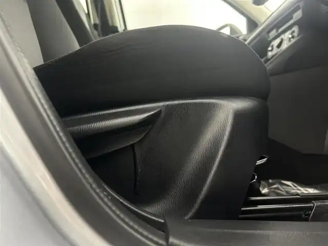 マツダ マツダ２ 15S 広島県 2020(令2)年 3.9万km ソニックシルバーM スマートシティブレーキサポート/レーンキープアシスト/ブラインドスポットモニター/純正ナビ/Bluetooth/AUX/USB/前後コーナーセンサー /オートライト/ＬＥＤヘッドライト/スマートキー/プッシュスタート/スペアキー/フロアマット/電動格納ミラー/横滑り防止装置