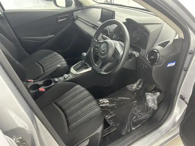 マツダ マツダ２ 15S 広島県 2020(令2)年 3.9万km ソニックシルバーM スマートシティブレーキサポート/レーンキープアシスト/ブラインドスポットモニター/純正ナビ/Bluetooth/AUX/USB/前後コーナーセンサー /オートライト/ＬＥＤヘッドライト/スマートキー/プッシュスタート/スペアキー/フロアマット/電動格納ミラー/横滑り防止装置