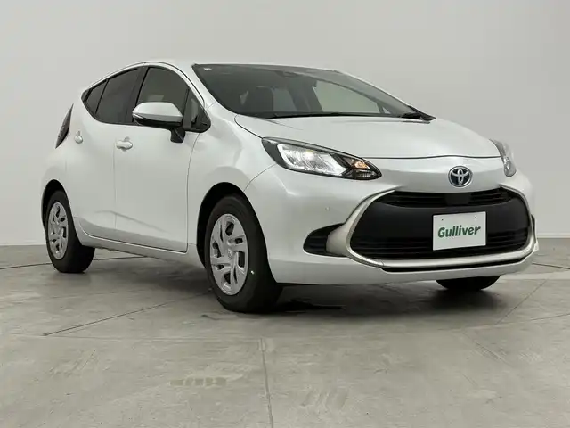 トヨタ アクア G 愛知県 2022(令4)年 4.9万km プラチナホワイトパールマイカ 純正7インチコネクテッドナビ付ディスプレイオーディオ/トヨタセーフティセンス/　　・プリクラッシュセーフティ/　　・レーンディバーチャーアラート/　　・レーントレーシングアシスト/　　・レーダークルーズコントロール/　　・ロードサインアシスト/　　・オートマチックハイビーム/クリアランスソナー/ドライブレコーダー（前方）/バックカメラ/ビルトインETC/ステアリングリモコン/純正フロアマット/AC100V/LEDヘッドライト/プロテクションフィルム（リアバンパー）/取扱説明書/スマートキー