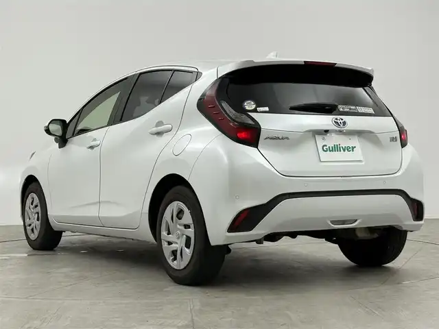トヨタ アクア G 愛知県 2022(令4)年 4.9万km プラチナホワイトパールマイカ 純正7インチコネクテッドナビ付ディスプレイオーディオ/トヨタセーフティセンス/　　・プリクラッシュセーフティ/　　・レーンディバーチャーアラート/　　・レーントレーシングアシスト/　　・レーダークルーズコントロール/　　・ロードサインアシスト/　　・オートマチックハイビーム/クリアランスソナー/ドライブレコーダー（前方）/バックカメラ/ビルトインETC/ステアリングリモコン/純正フロアマット/AC100V/LEDヘッドライト/プロテクションフィルム（リアバンパー）/取扱説明書/スマートキー