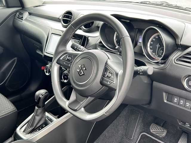 スズキ スイフト HYBRID RS 富山県 2018(平30)年 2.6万km プレミアムシルバーメタリック ４ＷＤ/純正ナビ/フルセグＴＶ/ＣＤ・ＤＶＤ・ＢＴ/全方位カメラ/レーダークルーズコントロール/レーンキープアシスト/衝突軽減ブレーキ/オートライト/純正ＡＷ/純正フロアマット/シートヒーター/プッシュスタート/ETC/スマートキー/スペアキー/保証書