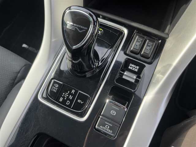 三菱 エクリプス クロス ＰＨＥＶ P 徳島県 2020(令2)年 3.5万km アメジストブラック ナビ/全方位カメラ　/パドルシフト　/ＥＴＣ　/フルセグTV（走行中視聴可）/クルーズコントロール（追従有）/シートヒーター（運転席助手席）/コーナーセンサー/ブラインドスポットモニター/ルーフレール/ヘッドアップディスプレイ/電動サイドブレーキ/オートホールド/ステアリングヒーター/ビューカメラ/純正フロアマット/横滑り防止装置/レーンキープアシスト/衝突軽減システム/オートライト/オートハイビーム/LEDヘッドライト/充電ケーブル