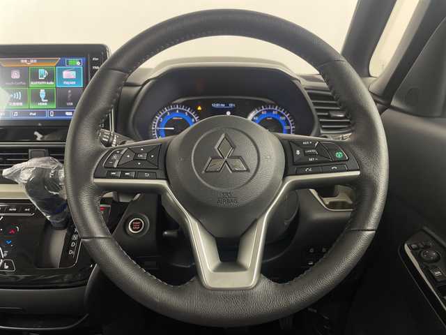 三菱 デリカミニ T プレミアム 埼玉県 2025(令7)年 0.1千km ベージュⅡ 届出済未使用車　/純正ディスプレイオーディオ　/　（Car play/BT/AM/FM/HDMI）/全方位カメラ　/デジタルインナーミラー　/両側電動スライドドア　/コーナーセンサー　/ＭＩ－ＰＩＬＯＴ　/レーンキープアシスト　/ハンドルヒーター　/前席シートヒーター/パドルシフト/革巻きハンドル/ウインカーミラー/フォグランプ/プッシュスタート/スマートキー