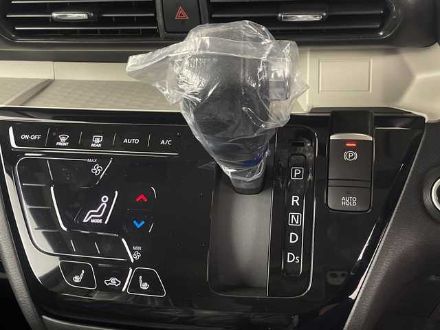 三菱 デリカミニ T プレミアム 埼玉県 2025(令7)年 0.1千km ベージュⅡ 届出済未使用車　/純正ディスプレイオーディオ　/　（Car play/BT/AM/FM/HDMI）/全方位カメラ　/デジタルインナーミラー　/両側電動スライドドア　/コーナーセンサー　/ＭＩ－ＰＩＬＯＴ　/レーンキープアシスト　/ハンドルヒーター　/前席シートヒーター/パドルシフト/革巻きハンドル/ウインカーミラー/フォグランプ/プッシュスタート/スマートキー