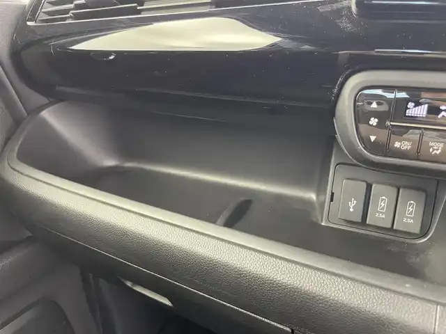 ホンダ Ｎ ＢＯＸ カスタム L ターボ 富山県 2021(令3)年 3.6万km プラチナホワイトパール 純正ナビ（8型ディスプレイ）/　　ーーCD、DVD、bluetooth、MSV（SD）/フルセグTV/AppleCarPlay/バックカメラ/リアコーナーセンサー/ビルトインETC/ACC/衝突軽減ブレーキ（CMBS）/レーンキープアシスト/先行車発進お知らせ/両側パワースライドドア/前席シートヒーター /パドルシフト/スマートキー＋プッシュスタート/LEDヘッドライト/フォグ/オートライト/1列目シート背面にドリンクホルダー/スペアキー