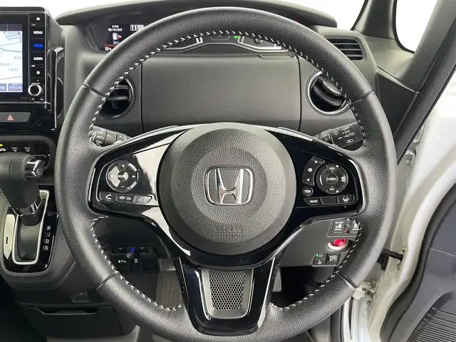 ホンダ Ｎ ＢＯＸ カスタム L ターボ 富山県 2021(令3)年 3.6万km プラチナホワイトパール 純正ナビ（8型ディスプレイ）/　　ーーCD、DVD、bluetooth、MSV（SD）/フルセグTV/AppleCarPlay/バックカメラ/リアコーナーセンサー/ビルトインETC/ACC/衝突軽減ブレーキ（CMBS）/レーンキープアシスト/先行車発進お知らせ/両側パワースライドドア/前席シートヒーター /パドルシフト/スマートキー＋プッシュスタート/LEDヘッドライト/フォグ/オートライト/1列目シート背面にドリンクホルダー/スペアキー