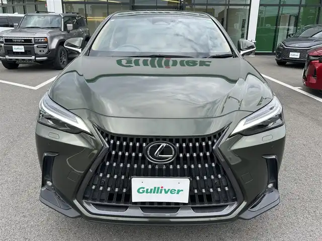 レクサス ＮＸ 250 バージョンL 愛媛県 2023(令5)年 1.8万km テレーンカーキマイカM 登録時走行距離：17799km/メーカーオプション純正HDナビ/AM/FM/フルセグTV/Bluetooth/ビルトインETC2.0/全周囲カメラ/前後ドラレコ/電動リアゲート/パドルシフト/追従クルコン/レザーシート/衝突軽減システム/横滑り防止装置/盗難防止装置/レーンキープアシスト/LEDヘッドライト/オートライト/オートハイビーム/エンジンスタートボタン/スマートキー/スペアキー/純正アルミホイール/純正フロアマット/シートーヒーター/エアシート