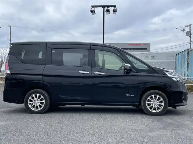 日産 セレナ X Vセレクション 道央・札幌 2018(平30)年 7.5万km ダイヤモンドブラック ４WD/ワンオーナー/社外SDナビ/CD/DVD/BT/フルセグ/社外フリップダウンモニター/エマージェンシーブレーキ/横滑り防止装置/クルーズコントロール/レーンキープアシスト/パーキングアシスト/クリアランスソナー/アラウンドビューモニター/ビルトインETC/ドライブレコーダー/アイドリングストップ/ECOMODE/両側パワースライドドア/ステアリングリモコン/プッシュスタート/スマートキー/LEDヘッドライト/オートライト/電動格納ミラー/ウィンカーミラー/純正フロアマット/ドアバイザー/スペアキー/純正エンジンスターター