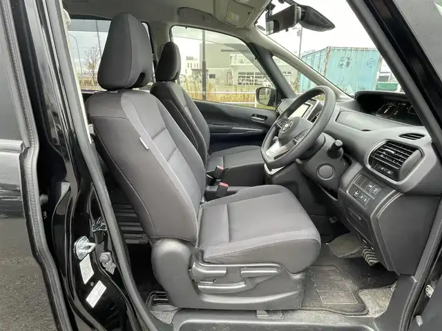 日産 セレナ X Vセレクション 道央・札幌 2018(平30)年 7.5万km ダイヤモンドブラック ４WD/ワンオーナー/社外SDナビ/CD/DVD/BT/フルセグ/社外フリップダウンモニター/エマージェンシーブレーキ/横滑り防止装置/クルーズコントロール/レーンキープアシスト/パーキングアシスト/クリアランスソナー/アラウンドビューモニター/ビルトインETC/ドライブレコーダー/アイドリングストップ/ECOMODE/両側パワースライドドア/ステアリングリモコン/プッシュスタート/スマートキー/LEDヘッドライト/オートライト/電動格納ミラー/ウィンカーミラー/純正フロアマット/ドアバイザー/スペアキー/純正エンジンスターター