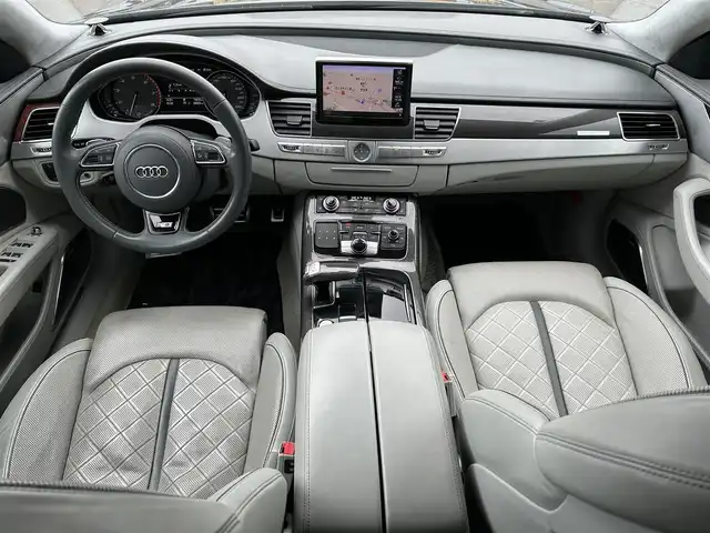 アウディ Ｓ８ 道東・釧路十勝 2012(平24)年 5.6万km ブリリアントブラック 4WD/純正ナビ/（CD/DVD/ラジオ）/バックカメラ/BANG＆OLUFSENオーディオ/クルーズコントロール/レザーシート/パワーシート/シートヒーター/エアシート/メモリシート/パドルシフト/革巻きステアリング