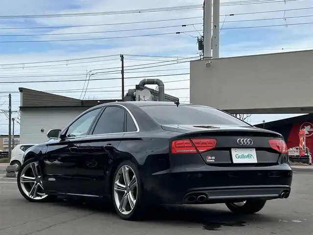 アウディ Ｓ８ 道東・釧路十勝 2012(平24)年 5.6万km ブリリアントブラック 4WD/純正ナビ/（CD/DVD/ラジオ）/バックカメラ/BANG＆OLUFSENオーディオ/クルーズコントロール/レザーシート/パワーシート/シートヒーター/エアシート/メモリシート/パドルシフト/革巻きステアリング