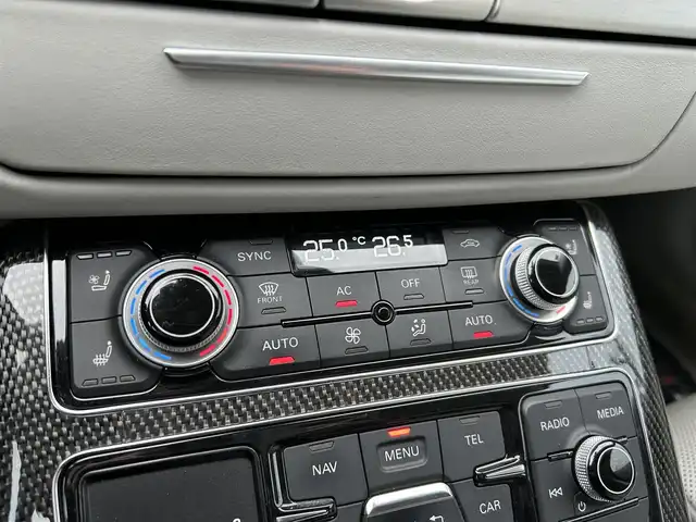 アウディ Ｓ８ 道東・釧路十勝 2012(平24)年 5.6万km ブリリアントブラック 4WD/純正ナビ/（CD/DVD/ラジオ）/バックカメラ/BANG＆OLUFSENオーディオ/クルーズコントロール/レザーシート/パワーシート/シートヒーター/エアシート/メモリシート/パドルシフト/革巻きステアリング