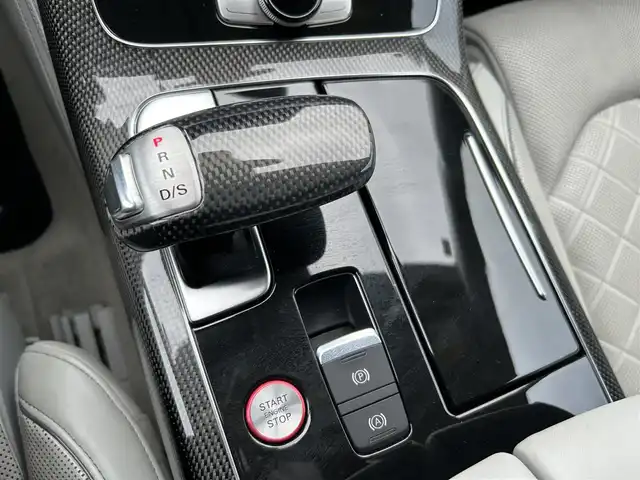 アウディ Ｓ８ 道東・釧路十勝 2012(平24)年 5.6万km ブリリアントブラック 4WD/純正ナビ/（CD/DVD/ラジオ）/バックカメラ/BANG＆OLUFSENオーディオ/クルーズコントロール/レザーシート/パワーシート/シートヒーター/エアシート/メモリシート/パドルシフト/革巻きステアリング