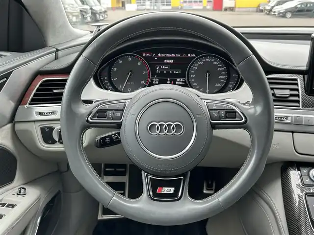 アウディ Ｓ８ 道東・釧路十勝 2012(平24)年 5.6万km ブリリアントブラック 4WD/純正ナビ/（CD/DVD/ラジオ）/バックカメラ/BANG＆OLUFSENオーディオ/クルーズコントロール/レザーシート/パワーシート/シートヒーター/エアシート/メモリシート/パドルシフト/革巻きステアリング