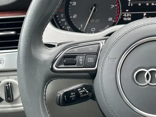 アウディ Ｓ８ 道東・釧路十勝 2012(平24)年 5.6万km ブリリアントブラック 4WD/純正ナビ/（CD/DVD/ラジオ）/バックカメラ/BANG＆OLUFSENオーディオ/クルーズコントロール/レザーシート/パワーシート/シートヒーター/エアシート/メモリシート/パドルシフト/革巻きステアリング