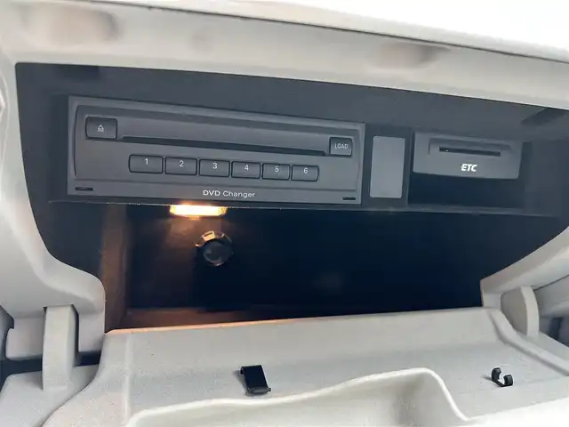 アウディ Ｓ８ 道東・釧路十勝 2012(平24)年 5.6万km ブリリアントブラック 4WD/純正ナビ/（CD/DVD/ラジオ）/バックカメラ/BANG＆OLUFSENオーディオ/クルーズコントロール/レザーシート/パワーシート/シートヒーター/エアシート/メモリシート/パドルシフト/革巻きステアリング