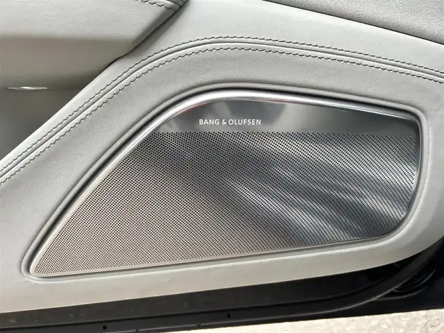 アウディ Ｓ８ 道東・釧路十勝 2012(平24)年 5.6万km ブリリアントブラック 4WD/純正ナビ/（CD/DVD/ラジオ）/バックカメラ/BANG＆OLUFSENオーディオ/クルーズコントロール/レザーシート/パワーシート/シートヒーター/エアシート/メモリシート/パドルシフト/革巻きステアリング