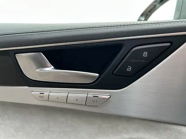 アウディ Ｓ８ 道東・釧路十勝 2012(平24)年 5.6万km ブリリアントブラック 4WD/純正ナビ/（CD/DVD/ラジオ）/バックカメラ/BANG＆OLUFSENオーディオ/クルーズコントロール/レザーシート/パワーシート/シートヒーター/エアシート/メモリシート/パドルシフト/革巻きステアリング