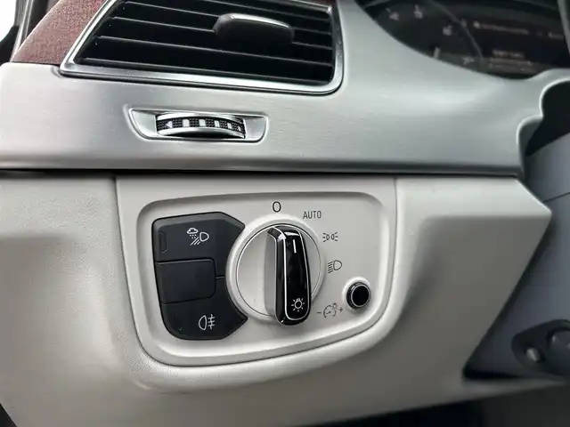 アウディ Ｓ８ 道東・釧路十勝 2012(平24)年 5.6万km ブリリアントブラック 4WD/純正ナビ/（CD/DVD/ラジオ）/バックカメラ/BANG＆OLUFSENオーディオ/クルーズコントロール/レザーシート/パワーシート/シートヒーター/エアシート/メモリシート/パドルシフト/革巻きステアリング