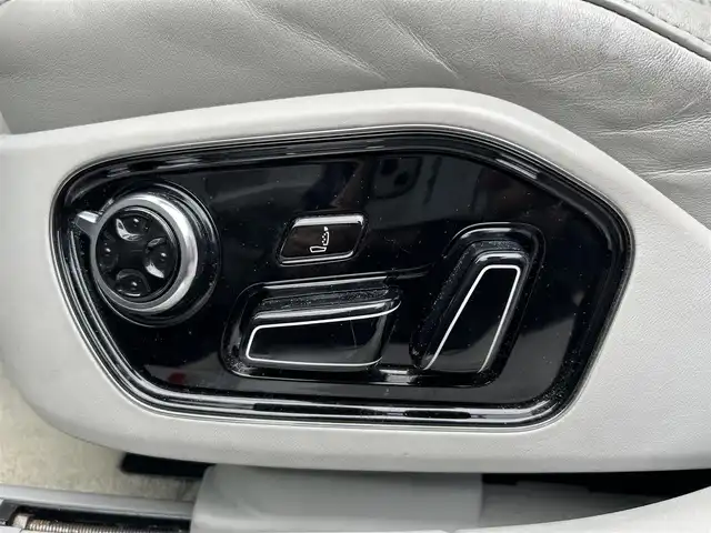 アウディ Ｓ８ 道東・釧路十勝 2012(平24)年 5.6万km ブリリアントブラック 4WD/純正ナビ/（CD/DVD/ラジオ）/バックカメラ/BANG＆OLUFSENオーディオ/クルーズコントロール/レザーシート/パワーシート/シートヒーター/エアシート/メモリシート/パドルシフト/革巻きステアリング