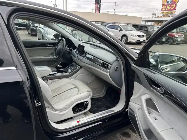 アウディ Ｓ８ 道東・釧路十勝 2012(平24)年 5.6万km ブリリアントブラック 4WD/純正ナビ/（CD/DVD/ラジオ）/バックカメラ/BANG＆OLUFSENオーディオ/クルーズコントロール/レザーシート/パワーシート/シートヒーター/エアシート/メモリシート/パドルシフト/革巻きステアリング