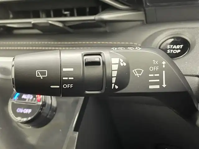 日産 セレナ e－パワー ハイウェイスター V 熊本県 2025(令7)年 0.1千km 白Ⅱ 登録済未使用車/純正１２．３インチナビ/アラウンドビューモニター/ビルトインＥＴＣ　/前後ドライブレコーダー　/ビルトインＥＴＣ２．０　/前後クリアランスソナー　/プロパイロット/車線逸脱警報/車線逸脱防止支援システム/後側方車両検知警報/後側方衝突防止支援/前方衝突防止支援/踏み間違い衝突防止支援/インテリジェントクルーズ/車線維持支援/先行車発進お知らせ機能/ブラインドスポットモニター/横滑り防止/両側パワースライドドア/デジタルインナーミラー/純正16インチAW/オートライト/オートマチックハイビーム/LEDヘッドライト/フォグライト/スマートキー/プッシュスタート/スペアキー1本