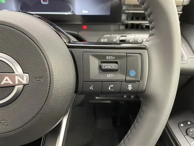 日産 セレナ e－パワー ハイウェイスター V 熊本県 2025(令7)年 0.1千km 白Ⅱ 登録済未使用車/純正１２．３インチナビ/アラウンドビューモニター/ビルトインＥＴＣ　/前後ドライブレコーダー　/ビルトインＥＴＣ２．０　/前後クリアランスソナー　/プロパイロット/車線逸脱警報/車線逸脱防止支援システム/後側方車両検知警報/後側方衝突防止支援/前方衝突防止支援/踏み間違い衝突防止支援/インテリジェントクルーズ/車線維持支援/先行車発進お知らせ機能/ブラインドスポットモニター/横滑り防止/両側パワースライドドア/デジタルインナーミラー/純正16インチAW/オートライト/オートマチックハイビーム/LEDヘッドライト/フォグライト/スマートキー/プッシュスタート/スペアキー1本