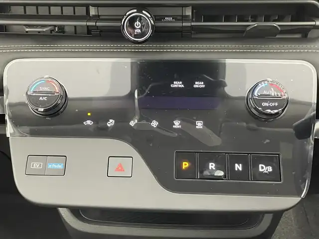 日産 セレナ e－パワー ハイウェイスター V 熊本県 2025(令7)年 0.1千km 白Ⅱ 登録済未使用車/純正１２．３インチナビ/アラウンドビューモニター/ビルトインＥＴＣ　/前後ドライブレコーダー　/ビルトインＥＴＣ２．０　/前後クリアランスソナー　/プロパイロット/車線逸脱警報/車線逸脱防止支援システム/後側方車両検知警報/後側方衝突防止支援/前方衝突防止支援/踏み間違い衝突防止支援/インテリジェントクルーズ/車線維持支援/先行車発進お知らせ機能/ブラインドスポットモニター/横滑り防止/両側パワースライドドア/デジタルインナーミラー/純正16インチAW/オートライト/オートマチックハイビーム/LEDヘッドライト/フォグライト/スマートキー/プッシュスタート/スペアキー1本