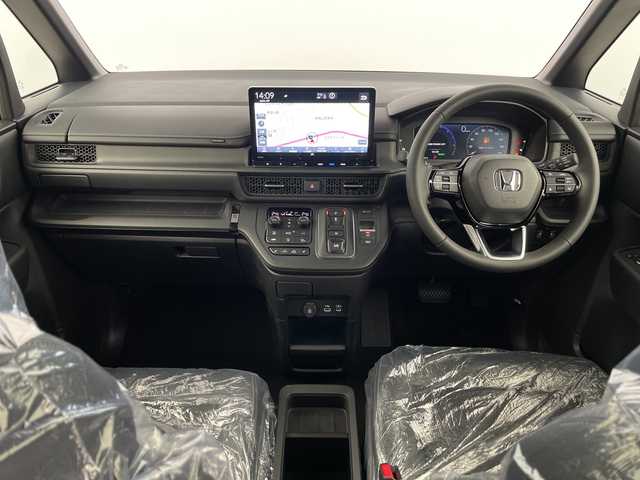 ホンダ ステップワゴン スパーダ eHEV 埼玉県 2025(令7)年 0.1千km プラチナホワイトパール 登録済未使用車/純正11.4インチナビ　VXM-247VFLi/(Bluetooth/USB/CD/DVD/AM/FM)/地デジフルセグ/バックカメラ/Honda SENSING/・衝突軽減ブレーキ/・アダプティブクルーズコントロール/・先行車発進お知らせ機能/・路外逸脱抑制機能/・標識認識機能/・ブラインドスポットインフォメーション/・オートハイビーム/パワーバックドア/オットマン/運転席・助手席シートヒーター/全列USBチャージャー/パドルシフト/電子パーキングシステム/ブレーキホールド/ロールサンシェード/ウィンカーミラー/フロントフォグランプ/純正16インチアルミホイール