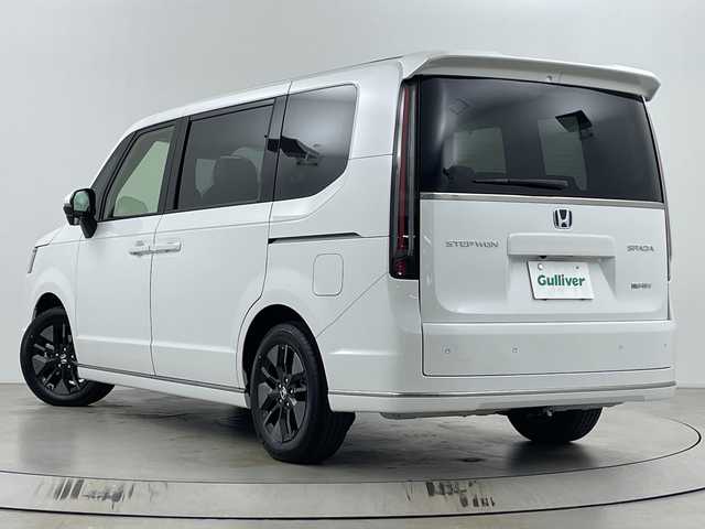 ホンダ ステップワゴン スパーダ eHEV 埼玉県 2025(令7)年 0.1千km プラチナホワイトパール 登録済未使用車/純正11.4インチナビ　VXM-247VFLi/(Bluetooth/USB/CD/DVD/AM/FM)/地デジフルセグ/バックカメラ/Honda SENSING/・衝突軽減ブレーキ/・アダプティブクルーズコントロール/・先行車発進お知らせ機能/・路外逸脱抑制機能/・標識認識機能/・ブラインドスポットインフォメーション/・オートハイビーム/パワーバックドア/オットマン/運転席・助手席シートヒーター/全列USBチャージャー/パドルシフト/電子パーキングシステム/ブレーキホールド/ロールサンシェード/ウィンカーミラー/フロントフォグランプ/純正16インチアルミホイール