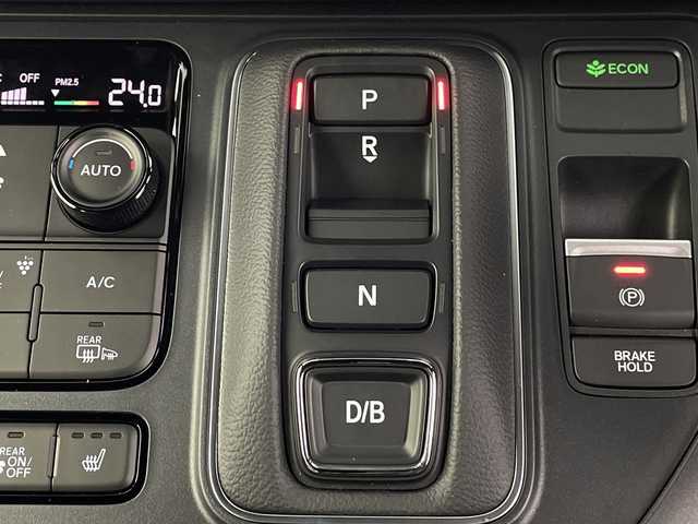 ホンダ ステップワゴン スパーダ eHEV 埼玉県 2025(令7)年 0.1千km プラチナホワイトパール 登録済未使用車/純正11.4インチナビ　VXM-247VFLi/(Bluetooth/USB/CD/DVD/AM/FM)/地デジフルセグ/バックカメラ/Honda SENSING/・衝突軽減ブレーキ/・アダプティブクルーズコントロール/・先行車発進お知らせ機能/・路外逸脱抑制機能/・標識認識機能/・ブラインドスポットインフォメーション/・オートハイビーム/パワーバックドア/オットマン/運転席・助手席シートヒーター/全列USBチャージャー/パドルシフト/電子パーキングシステム/ブレーキホールド/ロールサンシェード/ウィンカーミラー/フロントフォグランプ/純正16インチアルミホイール