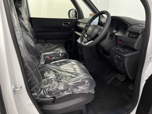 ホンダ ステップワゴン スパーダ eHEV 埼玉県 2025(令7)年 0.1千km プラチナホワイトパール 登録済未使用車/純正11.4インチナビ　VXM-247VFLi/(Bluetooth/USB/CD/DVD/AM/FM)/地デジフルセグ/バックカメラ/Honda SENSING/・衝突軽減ブレーキ/・アダプティブクルーズコントロール/・先行車発進お知らせ機能/・路外逸脱抑制機能/・標識認識機能/・ブラインドスポットインフォメーション/・オートハイビーム/パワーバックドア/オットマン/運転席・助手席シートヒーター/全列USBチャージャー/パドルシフト/電子パーキングシステム/ブレーキホールド/ロールサンシェード/ウィンカーミラー/フロントフォグランプ/純正16インチアルミホイール