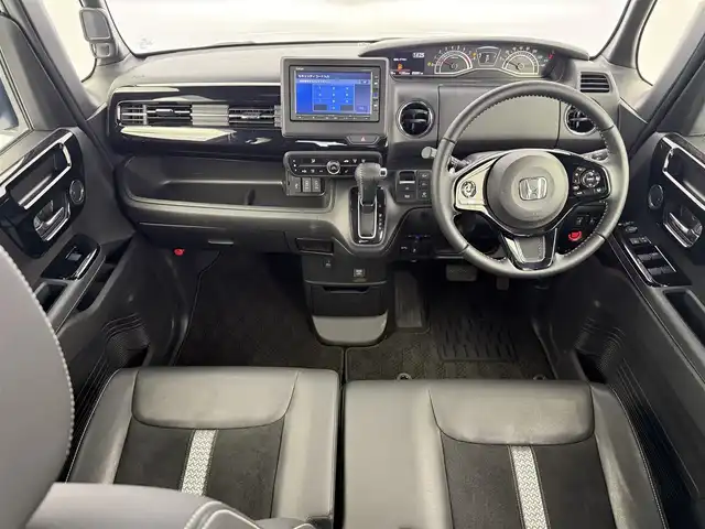 ホンダ Ｎ ＢＯＸ カスタム L ターボ 愛知県 2023(令5)年 3.3万km プラチナホワイトパール ホンダセンシング/衝突被害軽減ブレーキ/誤発信抑制機能/アダプティブクルーズコントロール/車線維持支援システム/先行車発進お知らせ機能/オートハイビーム/横滑り防止装置/盗難防止装置/両側パワースライド/純正ナビ/フルセグTV/Bluetooth/CD/DVD/AM/FM/iPod/AUX/純正15インチアルミホイール/ハーフレザーシート/革巻きステアリング/ステアリングスイッチ/スマートキー/プッシュスタート/ブレーキホールド