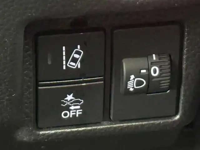 ホンダ Ｎ ＢＯＸ カスタム L ターボ 愛知県 2023(令5)年 3.3万km プラチナホワイトパール ホンダセンシング/衝突被害軽減ブレーキ/誤発信抑制機能/アダプティブクルーズコントロール/車線維持支援システム/先行車発進お知らせ機能/オートハイビーム/横滑り防止装置/盗難防止装置/両側パワースライド/純正ナビ/フルセグTV/Bluetooth/CD/DVD/AM/FM/iPod/AUX/純正15インチアルミホイール/ハーフレザーシート/革巻きステアリング/ステアリングスイッチ/スマートキー/プッシュスタート/ブレーキホールド