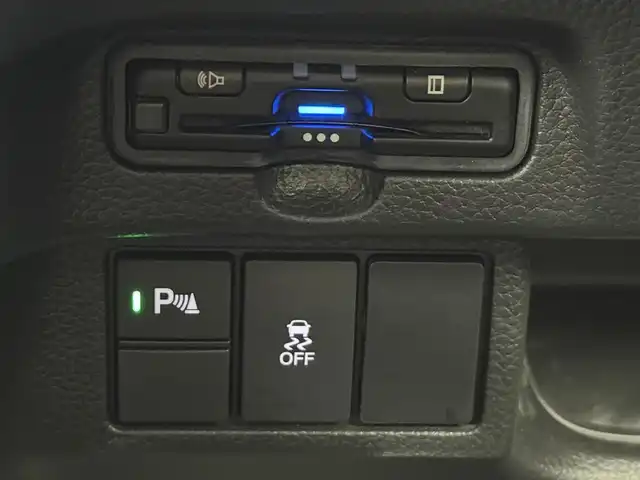 ホンダ Ｎ ＢＯＸ カスタム L ターボ 愛知県 2023(令5)年 3.3万km プラチナホワイトパール ホンダセンシング/衝突被害軽減ブレーキ/誤発信抑制機能/アダプティブクルーズコントロール/車線維持支援システム/先行車発進お知らせ機能/オートハイビーム/横滑り防止装置/盗難防止装置/両側パワースライド/純正ナビ/フルセグTV/Bluetooth/CD/DVD/AM/FM/iPod/AUX/純正15インチアルミホイール/ハーフレザーシート/革巻きステアリング/ステアリングスイッチ/スマートキー/プッシュスタート/ブレーキホールド