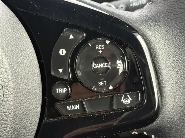 ホンダ Ｎ ＢＯＸ カスタム L ターボ 愛知県 2023(令5)年 3.3万km プラチナホワイトパール ホンダセンシング/衝突被害軽減ブレーキ/誤発信抑制機能/アダプティブクルーズコントロール/車線維持支援システム/先行車発進お知らせ機能/オートハイビーム/横滑り防止装置/盗難防止装置/両側パワースライド/純正ナビ/フルセグTV/Bluetooth/CD/DVD/AM/FM/iPod/AUX/純正15インチアルミホイール/ハーフレザーシート/革巻きステアリング/ステアリングスイッチ/スマートキー/プッシュスタート/ブレーキホールド