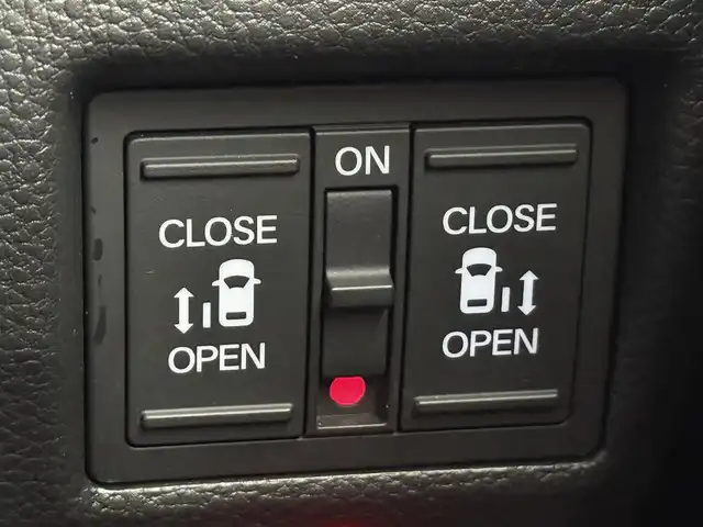 ホンダ Ｎ ＢＯＸ カスタム L ターボ 愛知県 2023(令5)年 3.3万km プラチナホワイトパール ホンダセンシング/衝突被害軽減ブレーキ/誤発信抑制機能/アダプティブクルーズコントロール/車線維持支援システム/先行車発進お知らせ機能/オートハイビーム/横滑り防止装置/盗難防止装置/両側パワースライド/純正ナビ/フルセグTV/Bluetooth/CD/DVD/AM/FM/iPod/AUX/純正15インチアルミホイール/ハーフレザーシート/革巻きステアリング/ステアリングスイッチ/スマートキー/プッシュスタート/ブレーキホールド