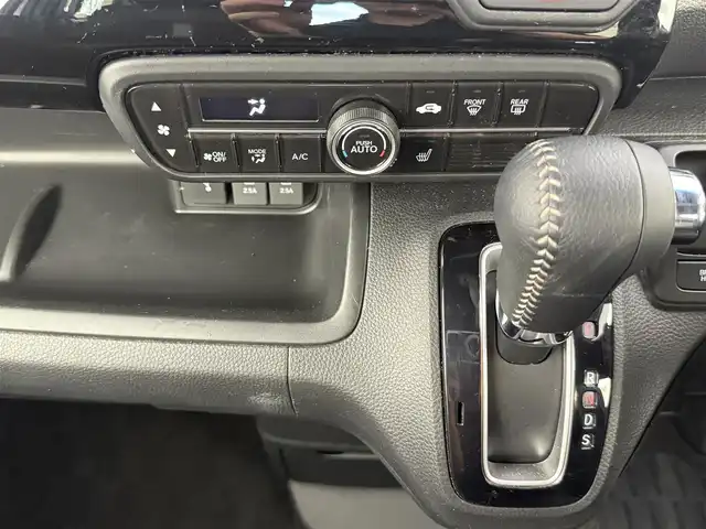 ホンダ Ｎ ＢＯＸ カスタム L ターボ 愛知県 2023(令5)年 3.3万km プラチナホワイトパール ホンダセンシング/衝突被害軽減ブレーキ/誤発信抑制機能/アダプティブクルーズコントロール/車線維持支援システム/先行車発進お知らせ機能/オートハイビーム/横滑り防止装置/盗難防止装置/両側パワースライド/純正ナビ/フルセグTV/Bluetooth/CD/DVD/AM/FM/iPod/AUX/純正15インチアルミホイール/ハーフレザーシート/革巻きステアリング/ステアリングスイッチ/スマートキー/プッシュスタート/ブレーキホールド